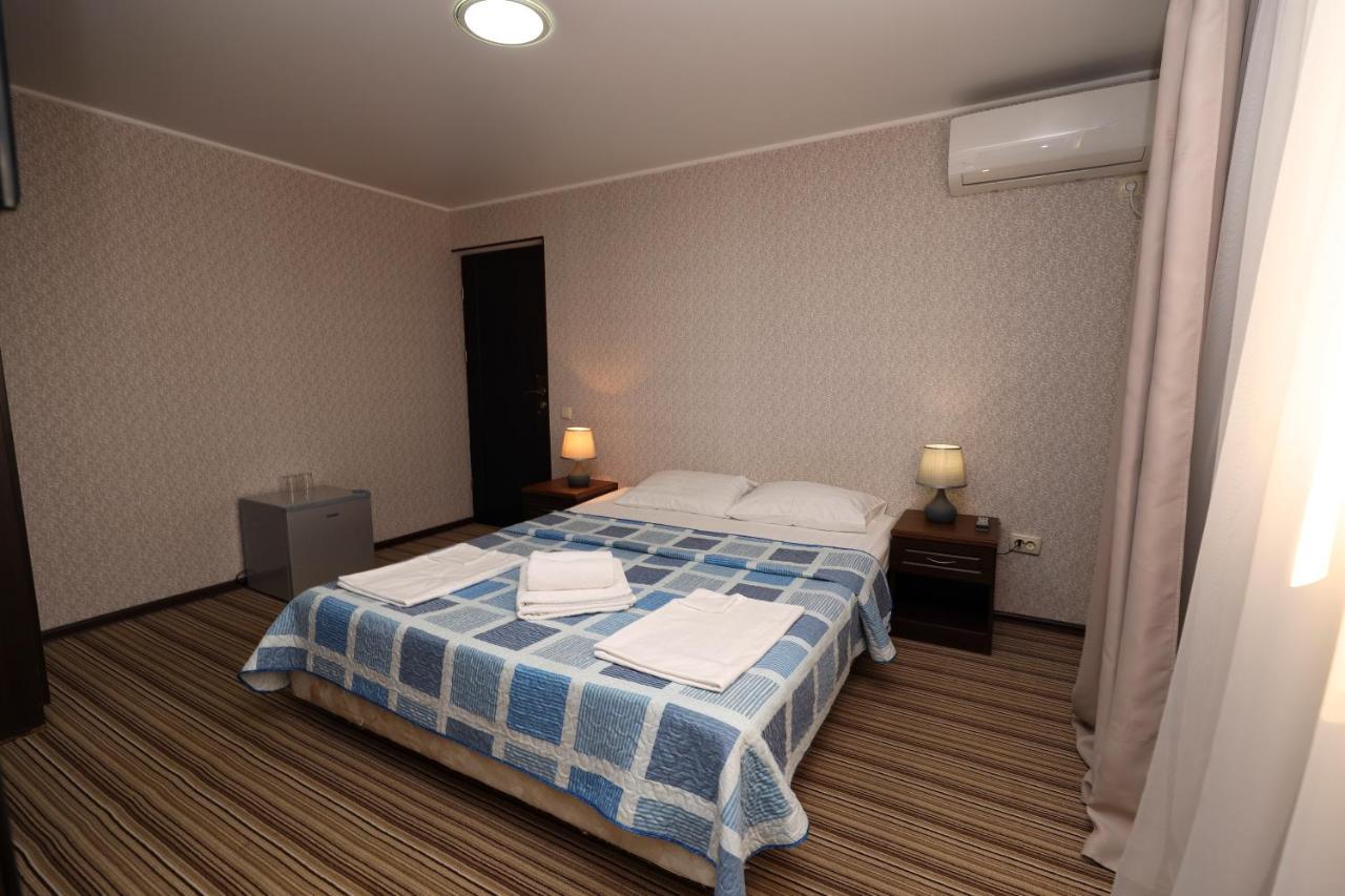 Hotel Capri Сухумі Екстер'єр фото