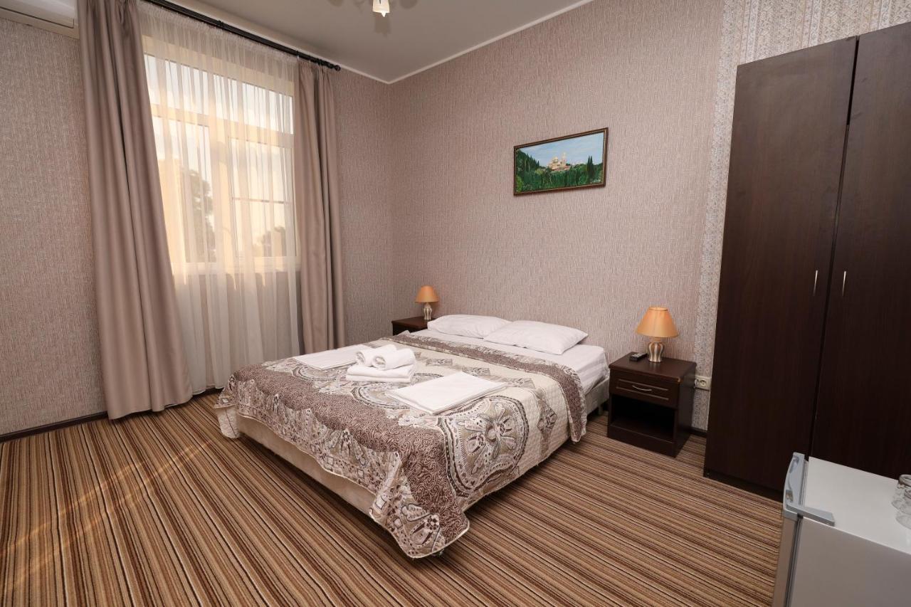 Hotel Capri Сухумі Екстер'єр фото
