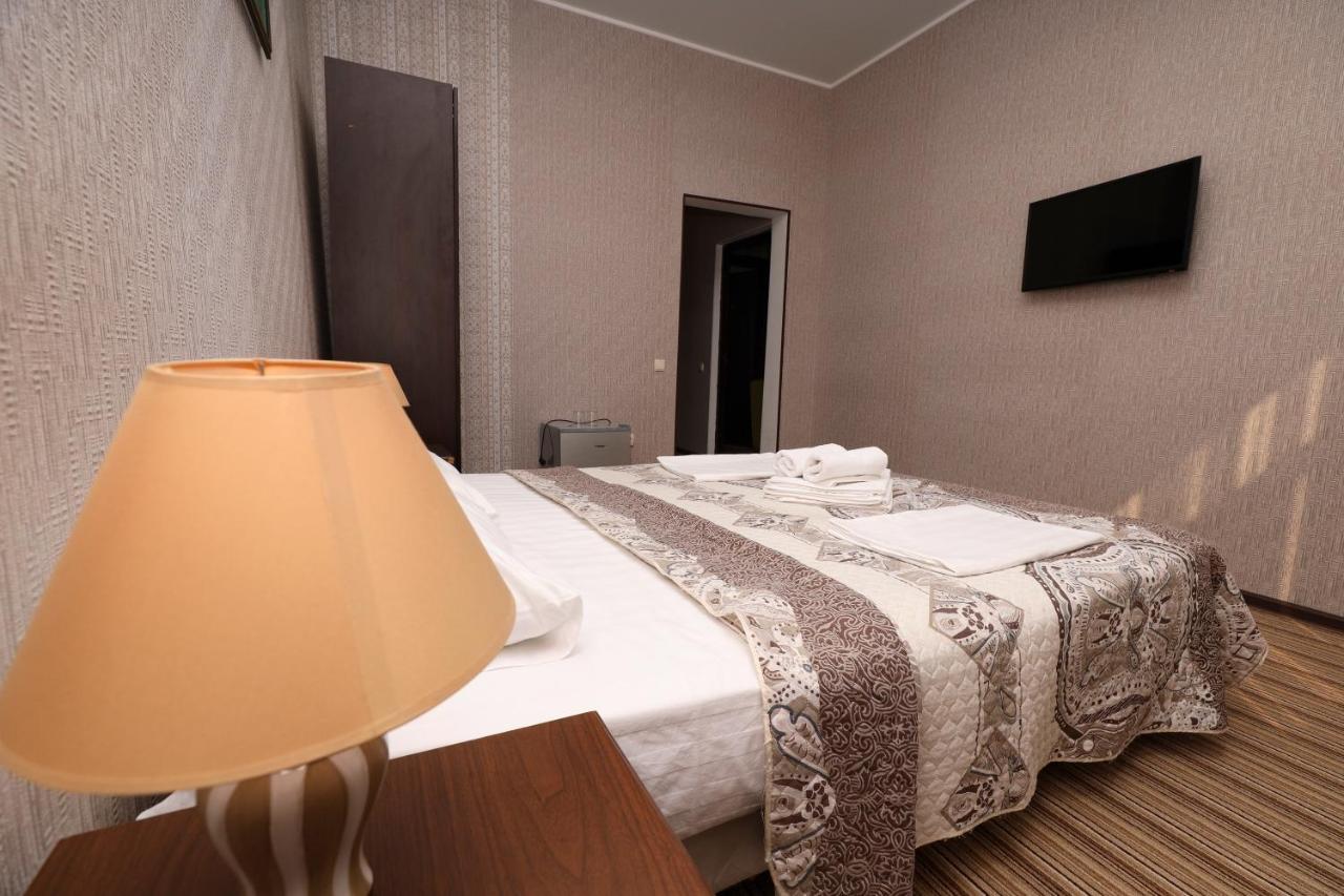 Hotel Capri Сухумі Екстер'єр фото