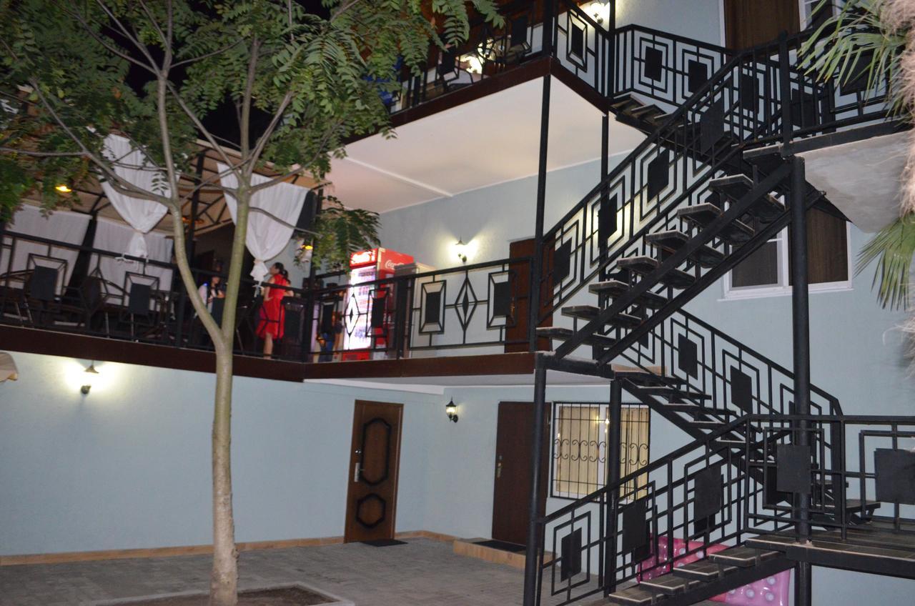 Hotel Capri Сухумі Екстер'єр фото