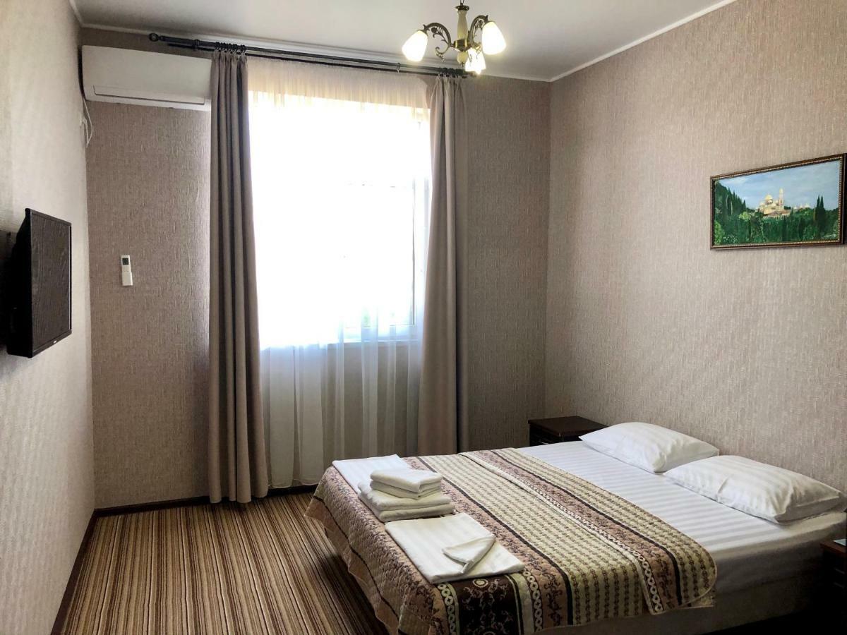 Hotel Capri Сухумі Екстер'єр фото